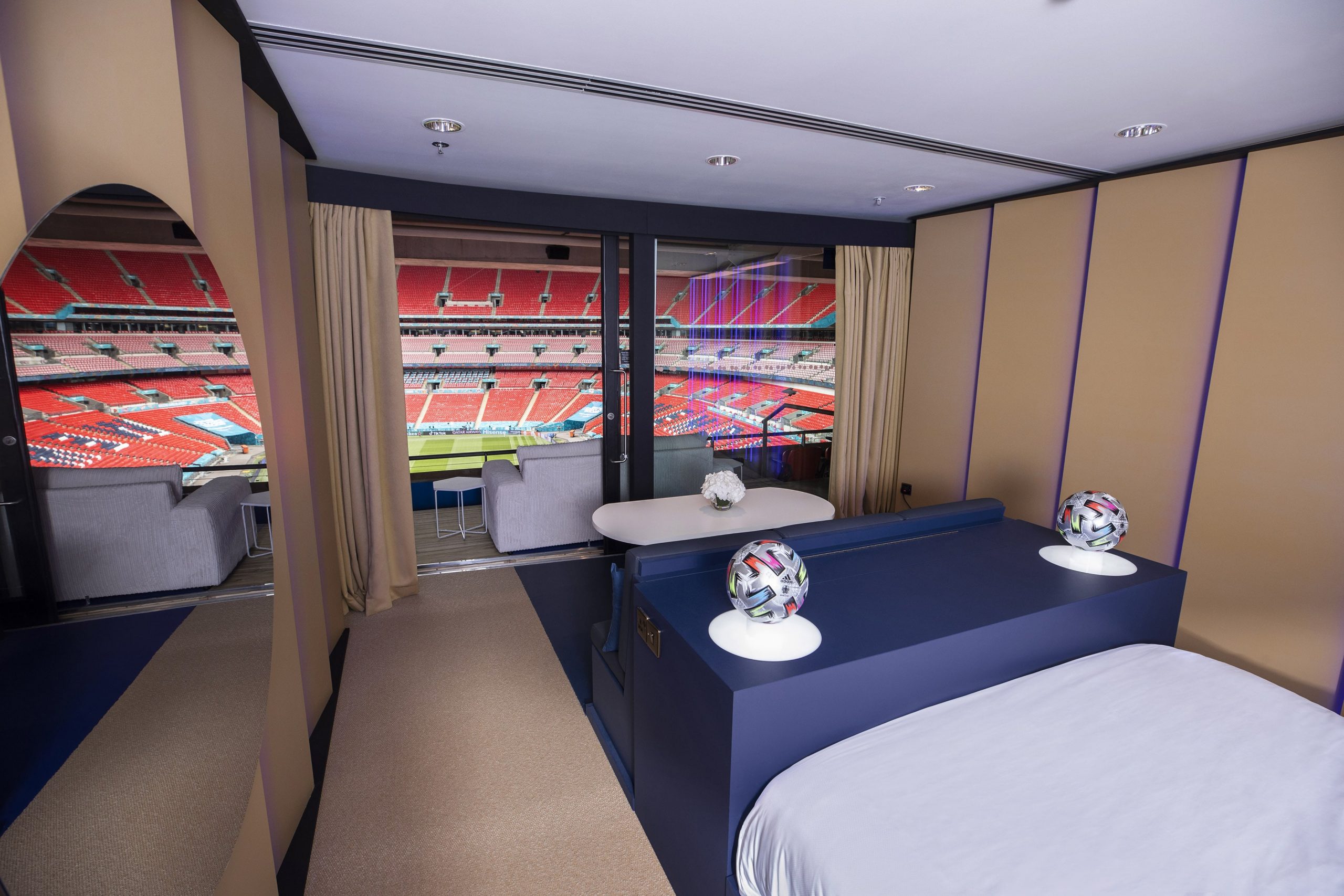 Guli gultā un baudi futbolu – īpašais Vemblija stadiona piedāvājums