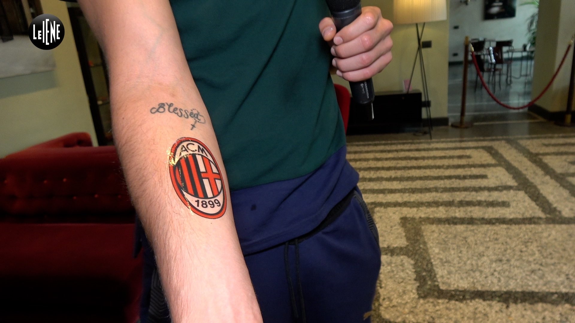 Donnarumma uz fanu izsvilpšanu atbild ar “Milan” tetovējumu