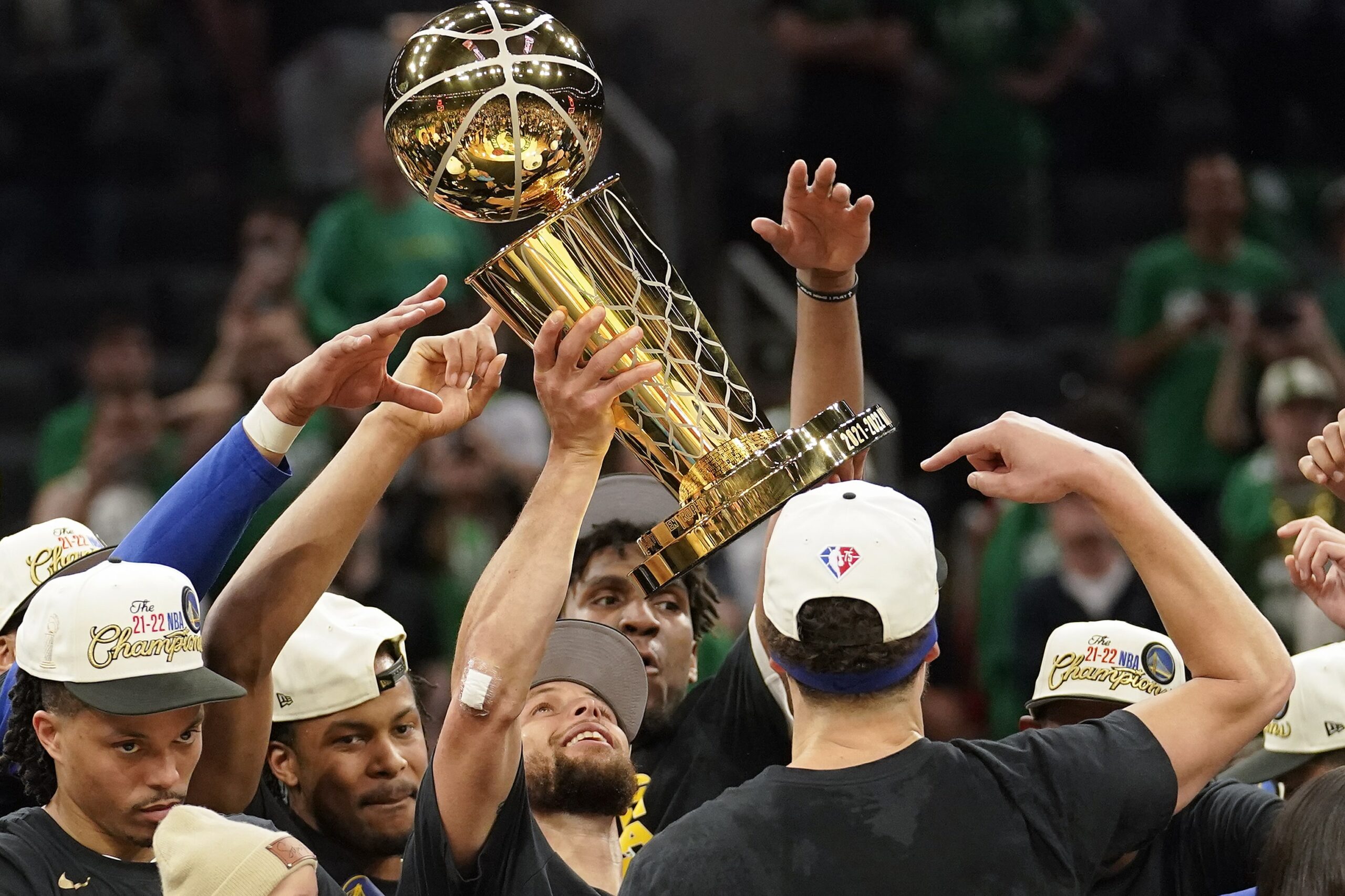 “Warriors” atkal tronī. NBA daudz tādu atgriešanos nav piedzīvojusi